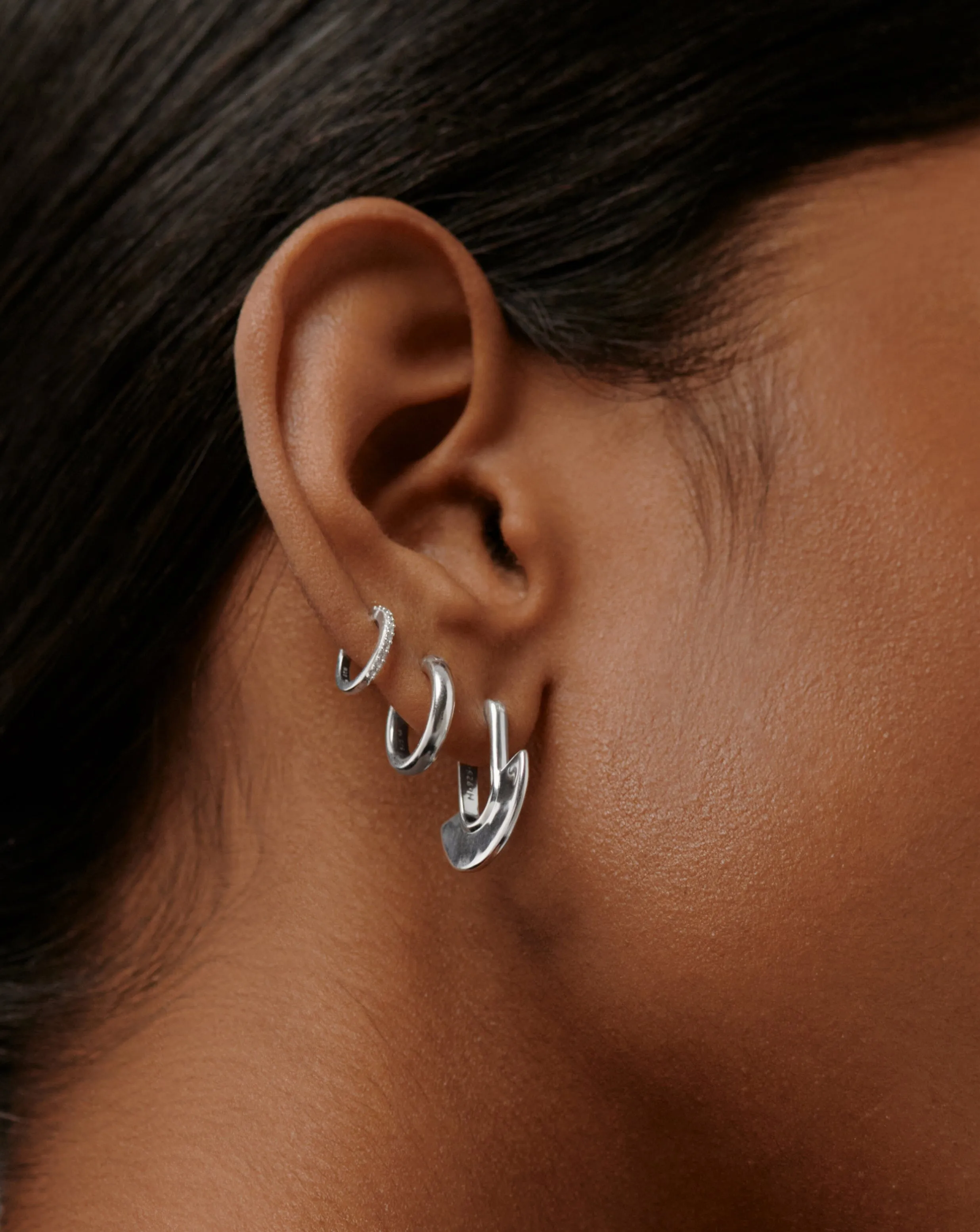 Zenyu Fan Small Hoop Earrings